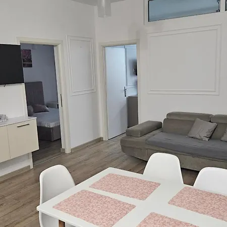 Ilinca Apart- Promenada Mamaia Nord Apartment