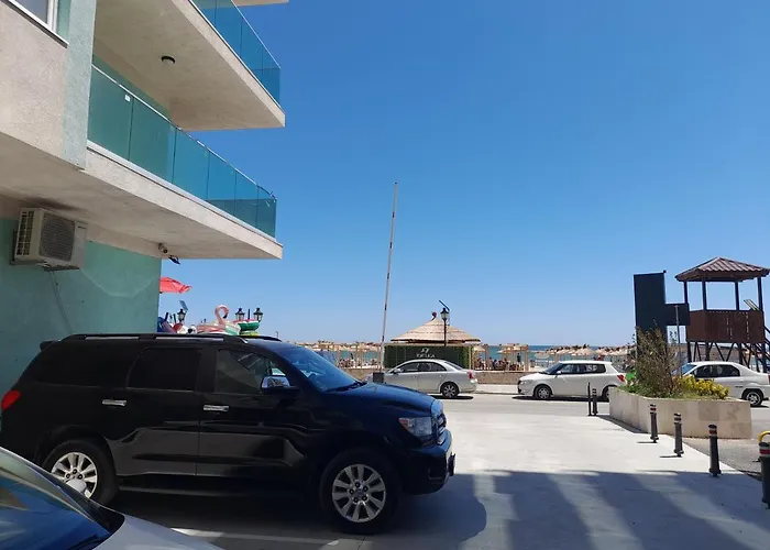 Ilinca Apart- Promenada Mamaia Nord 아파트 *